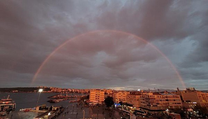 Çanakkale'de Gün Batımında Gökkuşağı