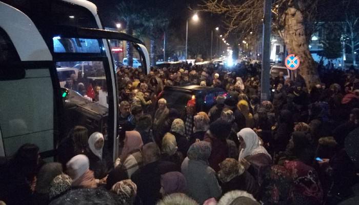 Umre Yolcuları Dualarla Uğurlandı