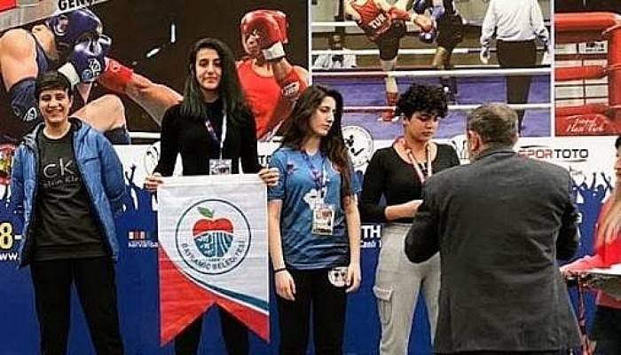 Bayramiç Belediyesi Şampiyonluk Kürsüsünde