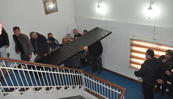 CHP'li Başkan, Makam Odasının Kapısını Söktürdü