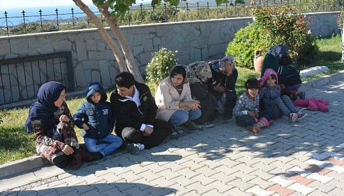 Ayvacık'ta 110 Kaçak Göçmen ve 5 Organizatör Yakalandı