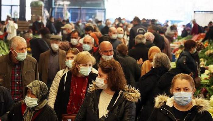 Cuma Pazarındaki Yoğunluk Tedirginlik Yarattı