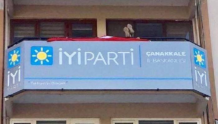 İYİ Parti Çanakkale İl Başkanlığı'ndan Tepki Çeken Fotoğrafla İlgili Açıklama