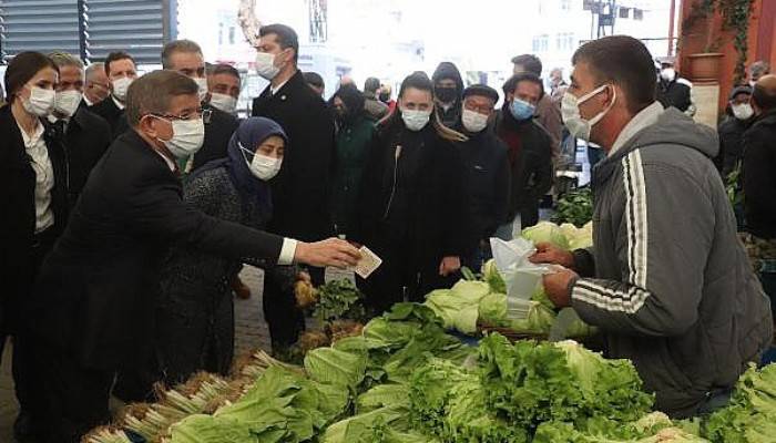 Davutoğlu, Çanakkale'de Pazar Gezip, Alışveriş Yaptı