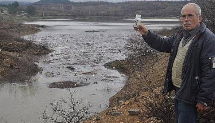 Bayramiç Barajı'nda Zirai İlaç Atığı Sorunu Sürüyor