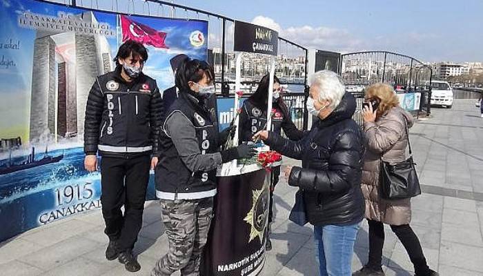 8 Mart Dünya Kadınlar Günü'nde Kadınlara Maske ve Çiçek