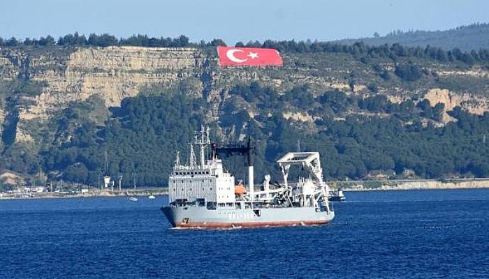 Rus Askeri Kurtarma Gemisi Çanakkale Boğazı'ndan Geçti