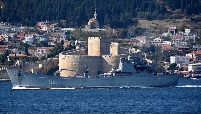 Rus Savaş Gemisi, Çanakkale Boğazı'ndan Geçti