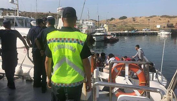 Kaptanı Alkollü Yelkenli Teknede 25 Kaçak Göçmen Yakalandı