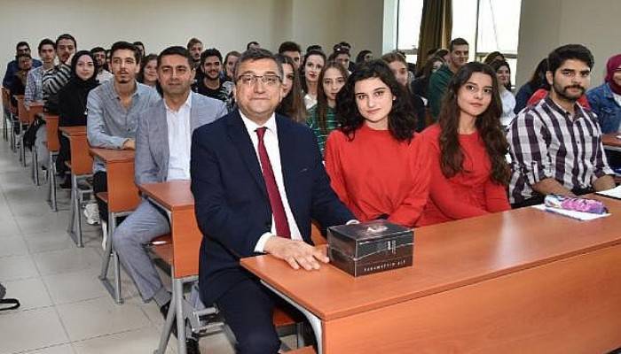 Başkan Öz, Üniversite Öğrencilerine Bilgi ve Tecrübelerini Aktardı