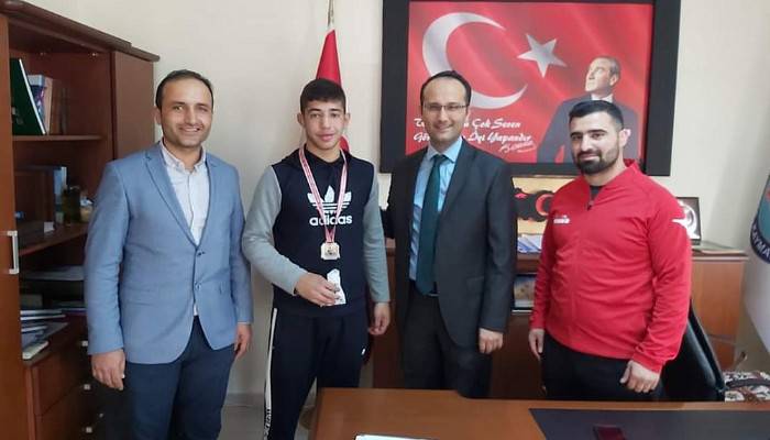 Başarılı Güreşçiden Kaymakama Ziyaret