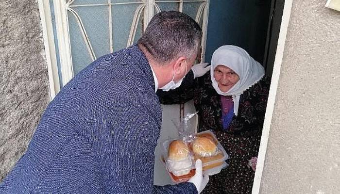 Ayvacık'ta 500 Kişiye 2 Öğün Yemek Dağıtılıyor