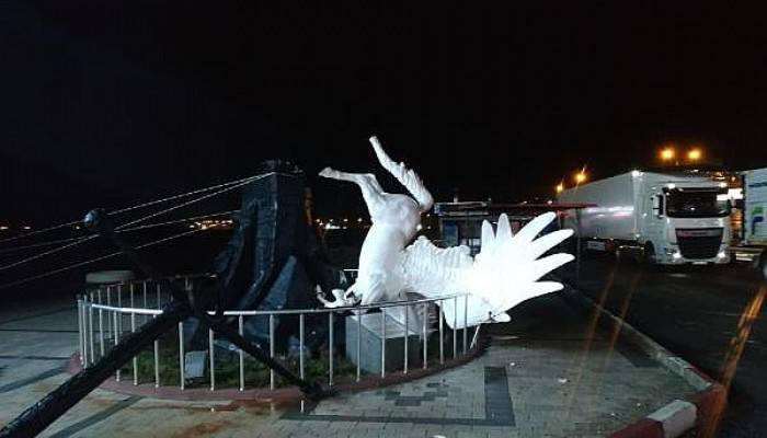 Şiddetli Fırtına, Lapseki'nin Simgesi Pegasus Heykeli'ni Devirdi