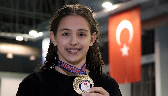 Su Korkusunu Yenmek İçin Yüzmeye Başladı, Türkiye Şampiyonu Oldu