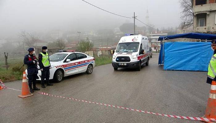 Karantinaya Alınan Köyde, Yaşlı Kadın Hastaneye Kaldırıldı