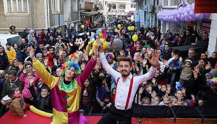 Biga'da İndirimli Alışveriş Günleri Karnaval Havasında Geçti