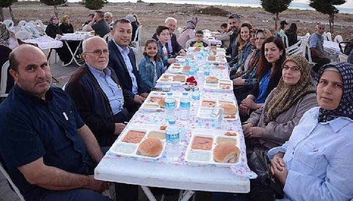 Lapseki Belediyesi'nin Sokak İftarları Devam Ediyor