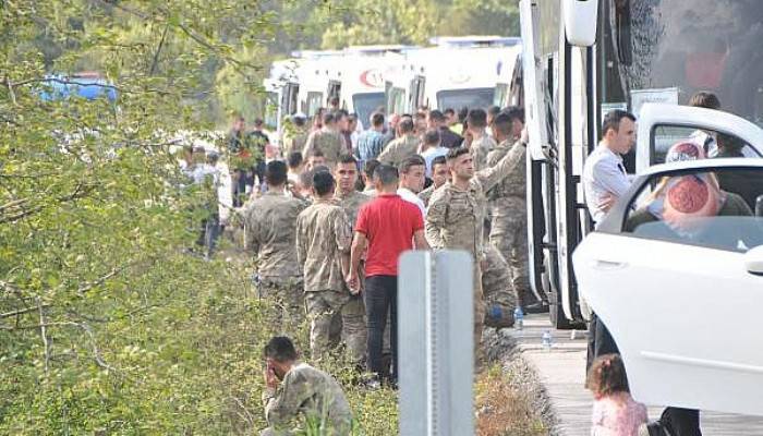 Çanakkale'de Askerleri Taşıyan Otobüs Yan Yattı: 7 Yaralı