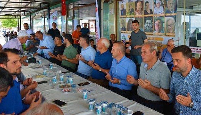 AK Parti'li Turan, Geleneksel Lapseki Hayırı'na Katıldı