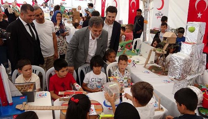 Atık Malzemelerden Hayallerindeki Oyuncakları Yaptılar