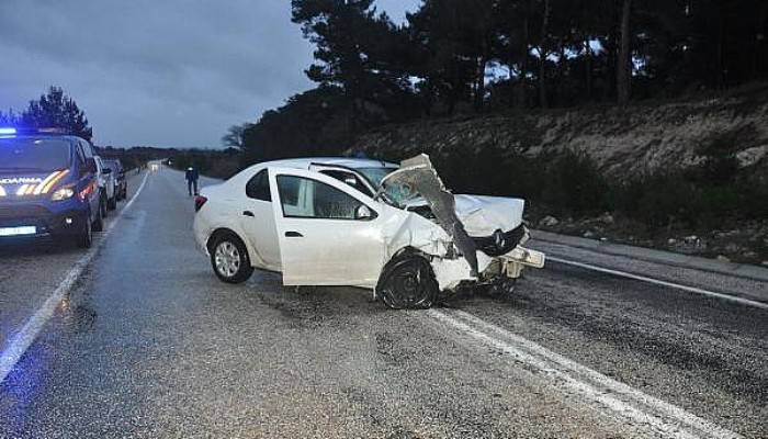 Bayramiç’te Trafik Kazası: 3 Yaralı