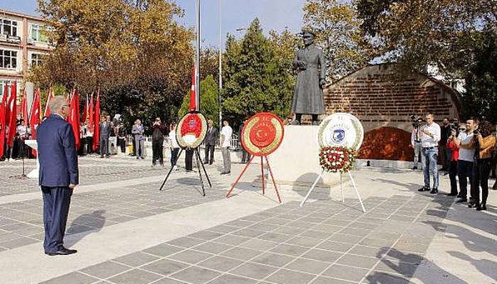 Çanakkale’de Atatürk Anıtı'na Çelenk Konuldu