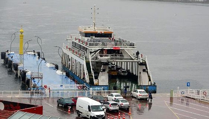 Çanakkale'de Feribot Seferlerine 'Fırtına' Engeli