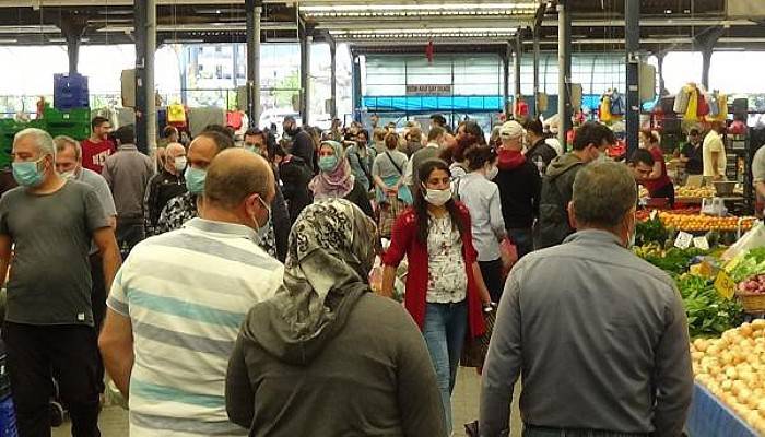 Halk Pazarında Sosyal Mesafe Hiçe Sayıldı