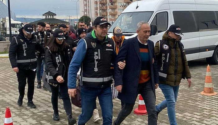 Gökçeada Belediyesi'ne 'Yolsuzluk' Operasyonu: Belediye Başkanı Çetin İle 2 Kişi Tutuklandı