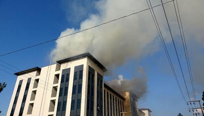 Çanakkale’de Yeni Emniyet Binası İnşaatının Çatısında Yangın