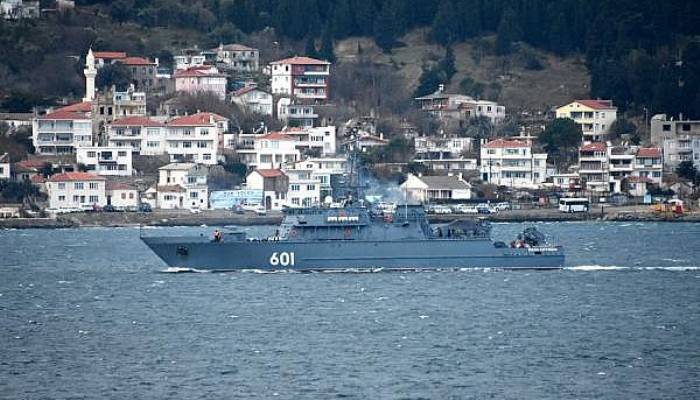 Rus Mayın Tarama Gemisi ve Askeri Römorkörü Çanakkale Boğazı’ndan Geçti