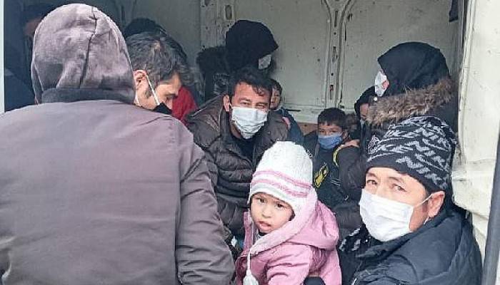Kapalı Kasa Minibüste 38 Kaçak Göçmen Yakalandı