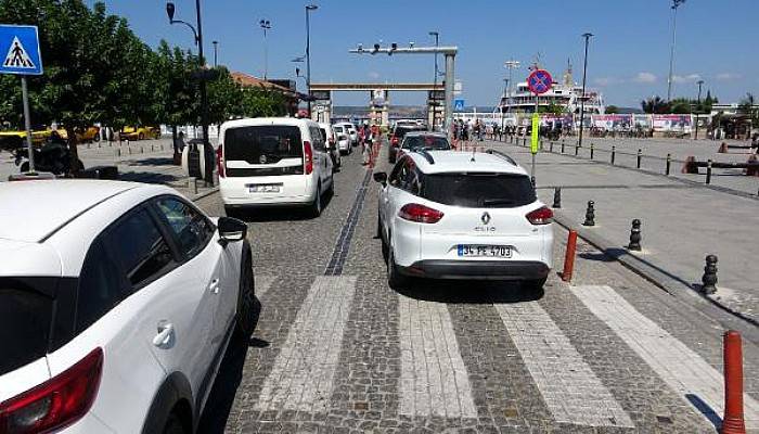 Çanakkale Feribot İskelesinde Tatilcilerin Dönüş Yoğunluğu Sürüyor