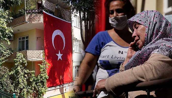 Bakan Akar, İdlip Şehidi Tuğgeneral Erdoğan'ın Çanakkale'deki Annesi Esma Erdoğan'a Başsağlığı Diledi