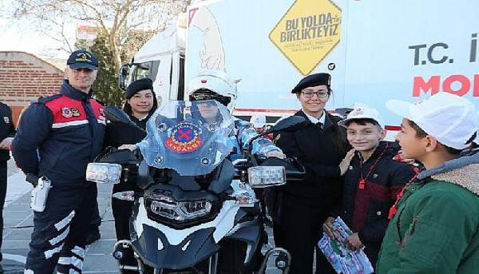 Çanakkale'de Öğrencilere Mobil Trafik TIR'ında Eğitim