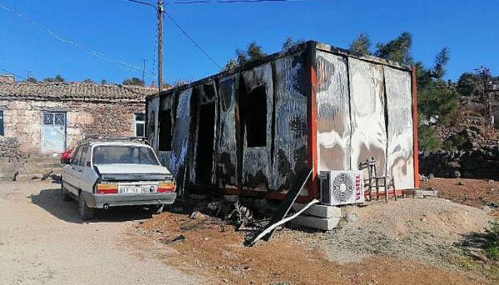 Ayvacık'ta Konteyner Evde Çıkan Yangında 1 Kişi Öldü