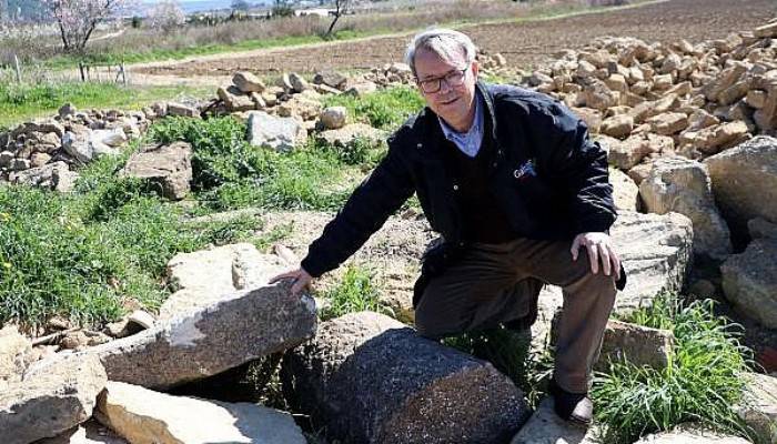 2 Bin Yıllık Antik Kenti Soymaya Kalkan Defineciyi Profesör Yakaladı