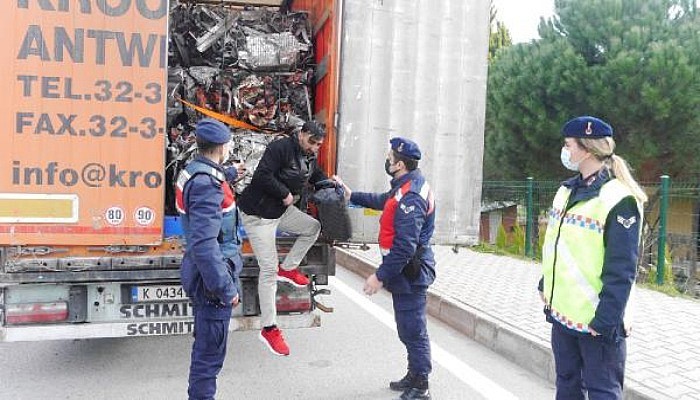 TIR'ın Dorsesine Gizlice Binen Göçmenlerin Avrupa Hayali Çanakkale'de Bitti