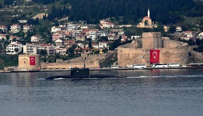 Rus Denizaltısı 'Stary Oskol', Çanakkale Boğazı'ndan Geçti