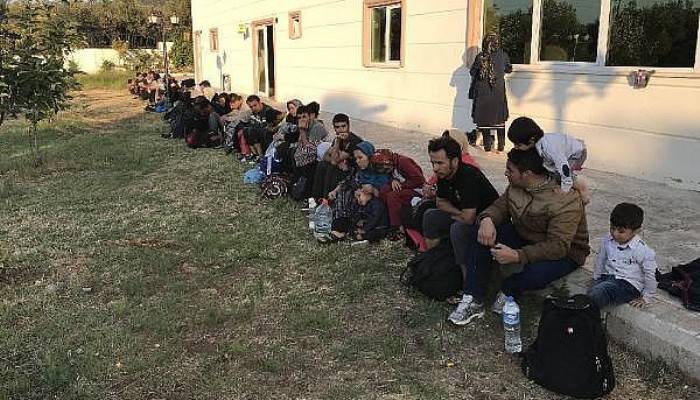 Ayvacık'ta 60 Kaçak Göçmen Yakalandı