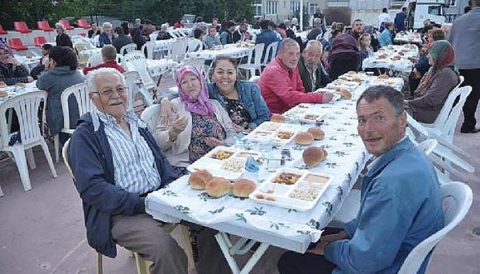 Lapseki Belediyesi, İkinci Sokak İftarını Verdi