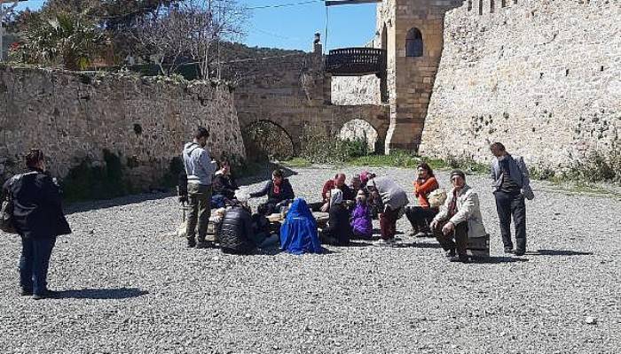 Bozcaada'ya Günübirlik Gezmeye Gelen Yerli Turist Kafilesine İzin Verilmedi