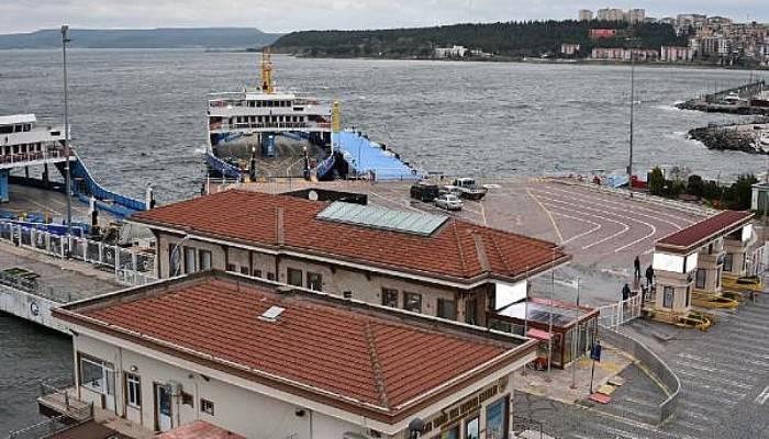 Kuzey Ege ve Güney Marmara'da Feribot Seferlerine Fırtına Engeli