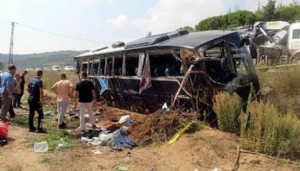 Ezine'de Tur Otobüsü Devrildi: 1 Ölü, 54 Yaralı